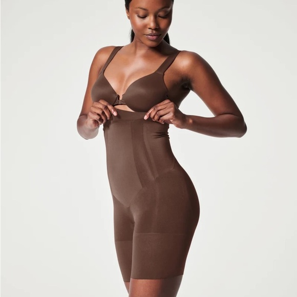 Spanx Sculpt Shapewear Shorts - Picture 4 of 9